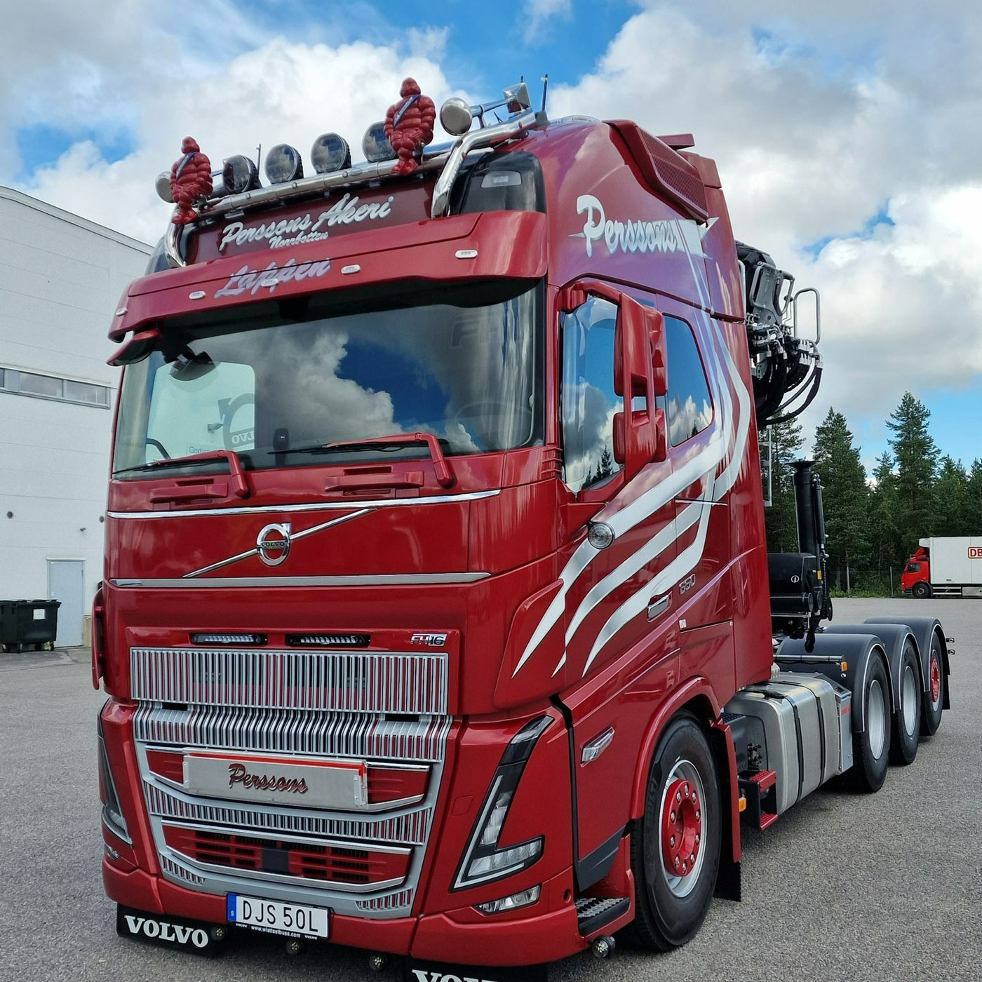 Sunvisor for Volvo FH/FM 4/5 and FMX With Lazer Linear 18 Elite 126W LED-bars with white pos.light